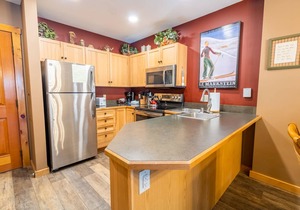 Condo Overlooking Dercum Square, 2 Min Walk to Lifts, Shops & Dining!