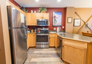 Condo Overlooking Dercum Square, 2 Min Walk to Lifts, Shops & Dining!