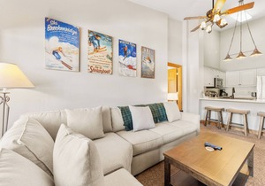 Condo w/Spacious Balcony w/Mountain Views, Close to Lifts, Shops & Dining!