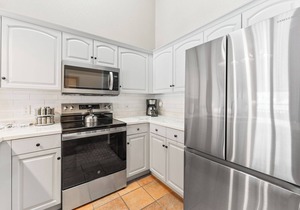 Condo w/Spacious Balcony w/Mountain Views, Close to Lifts, Shops & Dining!