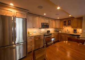 Condo with Onsite Pool & Hot Tub, Free WiFi & Garage Parking