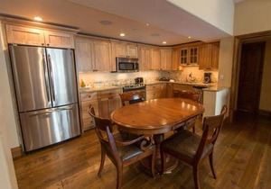 Condo with Onsite Pool & Hot Tub, Free WiFi & Garage Parking