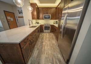 Condo with private hot tub & quick walk to slopes