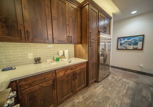 Condo with private hot tub & quick walk to slopes