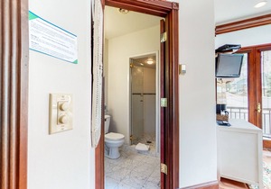 Convenient condo with incredible location - walk to lift
