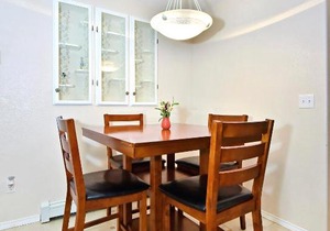 Cozy 2 bedroom 1 bathroom home with Pool - family/chidren friendly