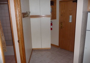 Cozy, Clean, DIRECT Ski-in Ski-Out Top-Floor Studio at Iron Horse