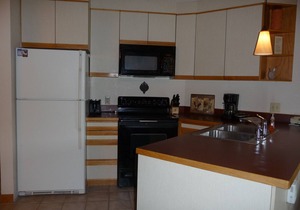 Cozy, Clean, DIRECT Ski-in Ski-Out Top-Floor Studio at Iron Horse