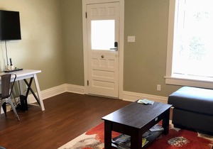 Cozy Commercial Street bungalow in downtown Trinidad