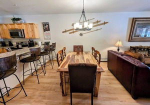 Cozy Condo Close to the Bike Path