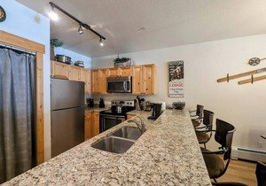Cozy Condo Close to the Bike Path