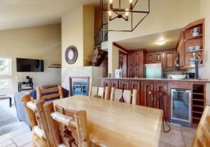 Cozy condo with fireplace, pool & hot tub - steps to ski shuttle