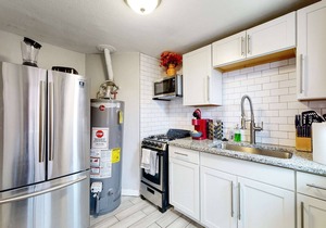 Cozy King Bed Hideaway Near Top Concerts & Sports