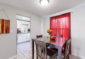 Cozy King Bed Hideaway Near Top Concerts & Sports