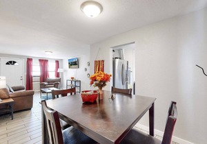 Cozy King Bed Hideaway Near Top Concerts & Sports
