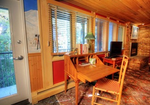Cozy Ski-in Mountainside Studio w/Free wifi and Hot Tub Great Location