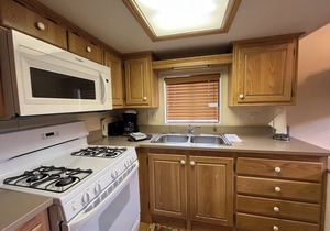 Cozy "Tiny Home" style Cabin Perfect for Couples and Families