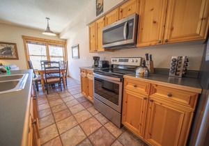 Cozy Unit with private laundry and hot tub