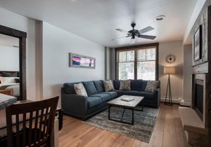 Cozy Zephyr Mountain Lodge condo with sweeping views of Arapahoe National Forest condo