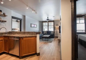 Cozy Zephyr Mountain Lodge condo with sweeping views of Arapahoe National Forest condo