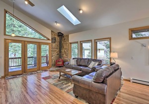 Creekside Mtn House w/ Deck: 8 Mi to Idaho Springs
