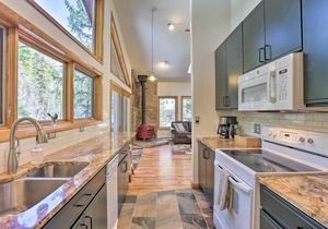 Creekside Mtn House w/ Deck: 8 Mi to Idaho Springs