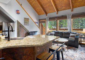 Creekside Suite 09 River View!