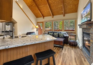 Creekside Suite 11 River View!