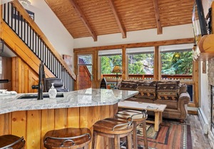 Creekside Suite 21 (Private Hot tub) River Views!