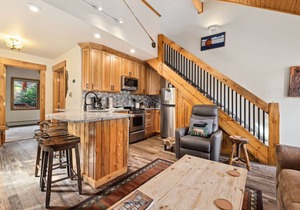 Creekside Suite 21 (Private Hot tub) River Views!