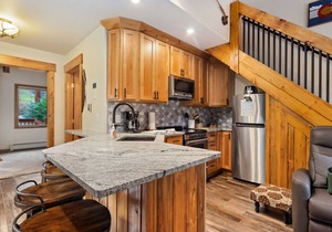 Creekside Suite 21 (Private Hot tub) River Views!