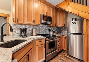 Creekside Suite 21 (Private Hot tub) River Views!
