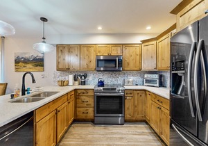 Creekside townhome on bus route with lovely views, fireplace, W/D - dog-friendly