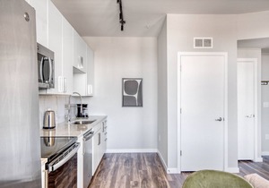 Deluxe Boulder 1BR w/ Pool, W/D & Spa, nr Google Campus, by Blueground