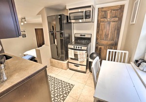 Denver Apartment: Walk to Cheesman Park & 6th Ave!