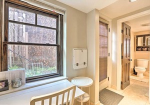 Denver Apartment Walk to Cheesman Park and 6th Ave