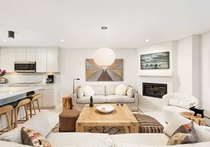 Distinctive Snowmass Shadowbrook Condo. Mountain View! Pool/Hot Tub, Bonus Sleeping Den, FP, Balcony