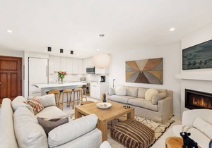 Distinctive Snowmass Shadowbrook Condo. Mountain View! Pool/Hot Tub, Bonus Sleeping Den, FP, Balcony