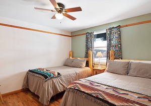 Dog-friendly cabin w/ shared grill & great location - walk to dining & shopping