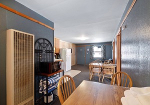 Dog-friendly lodge cabin near dining & shopping w/ shared grill & mountain views