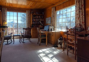 Edelweiss Mountain Haus - Charming Hilltop Cabin - Walk to Downtown Estes Park -- EV #3386