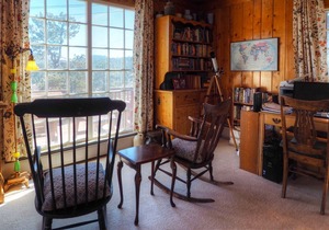 Edelweiss Mountain Haus - Charming Hilltop Cabin - Walk to Downtown Estes Park -- EV #3386