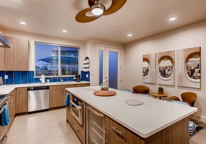 Elegant Townhome near Old Town, Breweries & River!