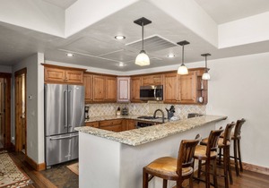 Emerald Lodge 5107 - Private Hot Tub, Outdoor Fireplace, Pools, A/C, Year Round Free Bus