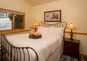Enchanting condo with fireplace, patio, and private hot tub!