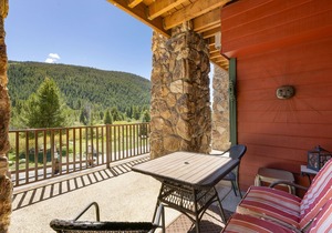 Extra Large Condo, Amazing Views, Community Hot Tub - Quick Walk to Slopes!
