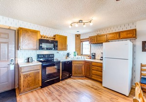 Family-Friendly Condo w/Private Hot Tub, Shared Outdoor Pool, and Free WiFi