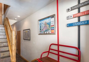 ☆ Family Friendly Downtown Townhome | Private Hot Tub & Decks | Walk To Everything