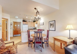 Family-friendly mountain retreat with shared pool and hot tub - walk to gondola