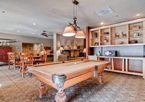 Family-friendly mountain retreat with shared pool and hot tub - walk to gondola